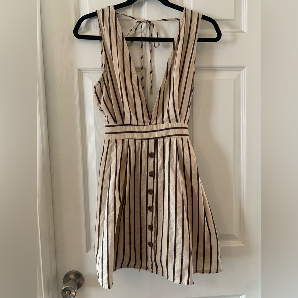 Vacation style dress perfect for the beach or a boat party.
